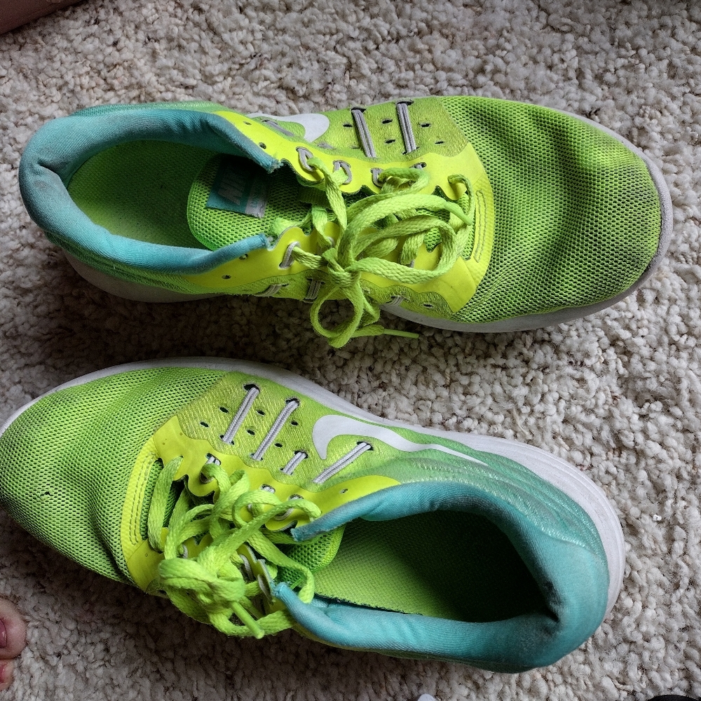 Nike tennis shoes